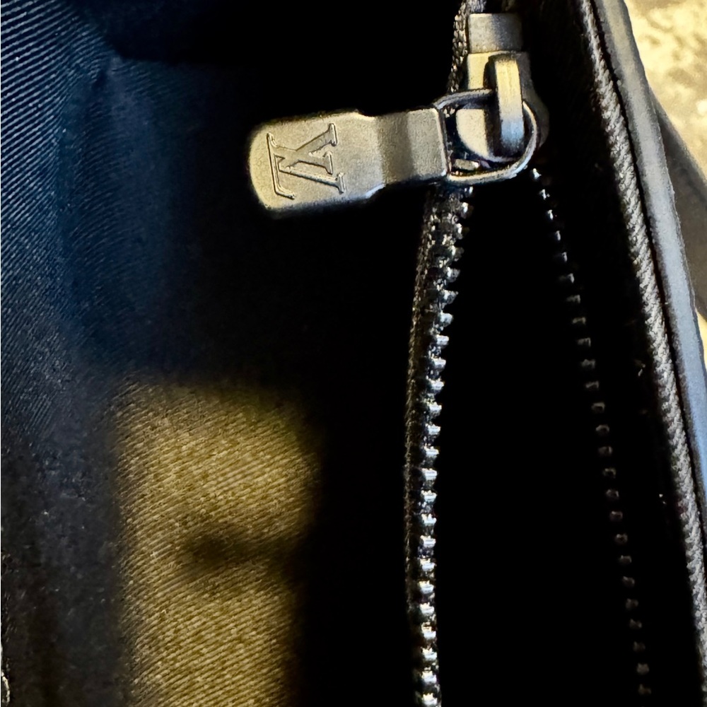 Louis Vuitton Black Steamer Crossbody Wearable Wallet - Picture 9 of 16